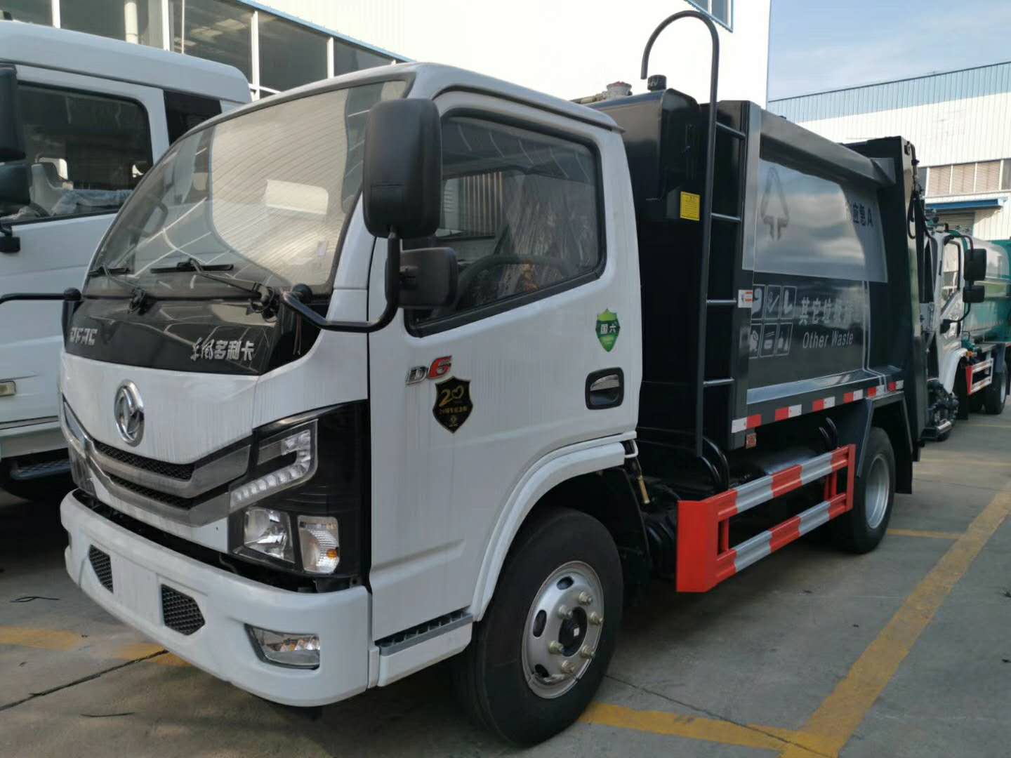 東風(fēng)小多利卡六方國(guó)六壓縮式垃圾車圖片