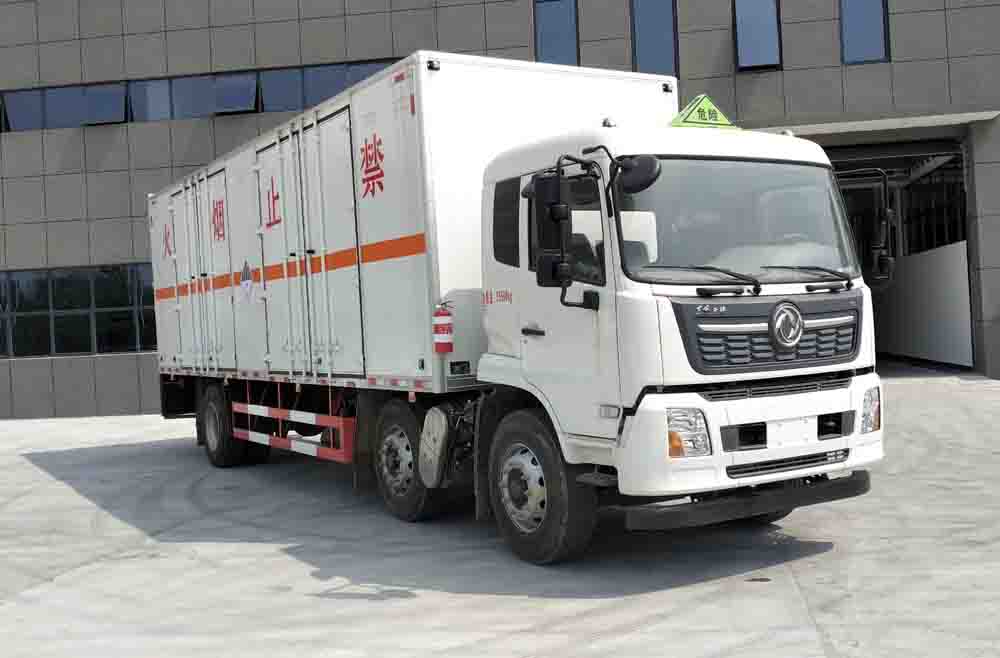 東風(fēng)天錦小三軸雜項危險物品廂式運(yùn)輸車圖片