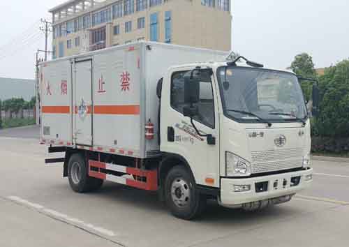 解放虎VN藍(lán)牌雜項危險物品廂式運(yùn)輸車圖片
