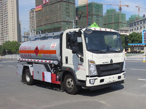重汽豪沃輕卡國六6.2方運(yùn)油車圖片
